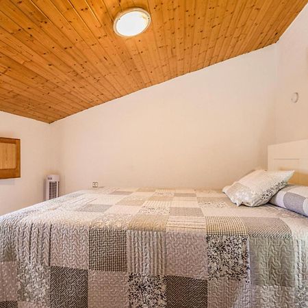 Awesome Home In Riells I Viabrea With Wifi Breda ภายนอก รูปภาพ