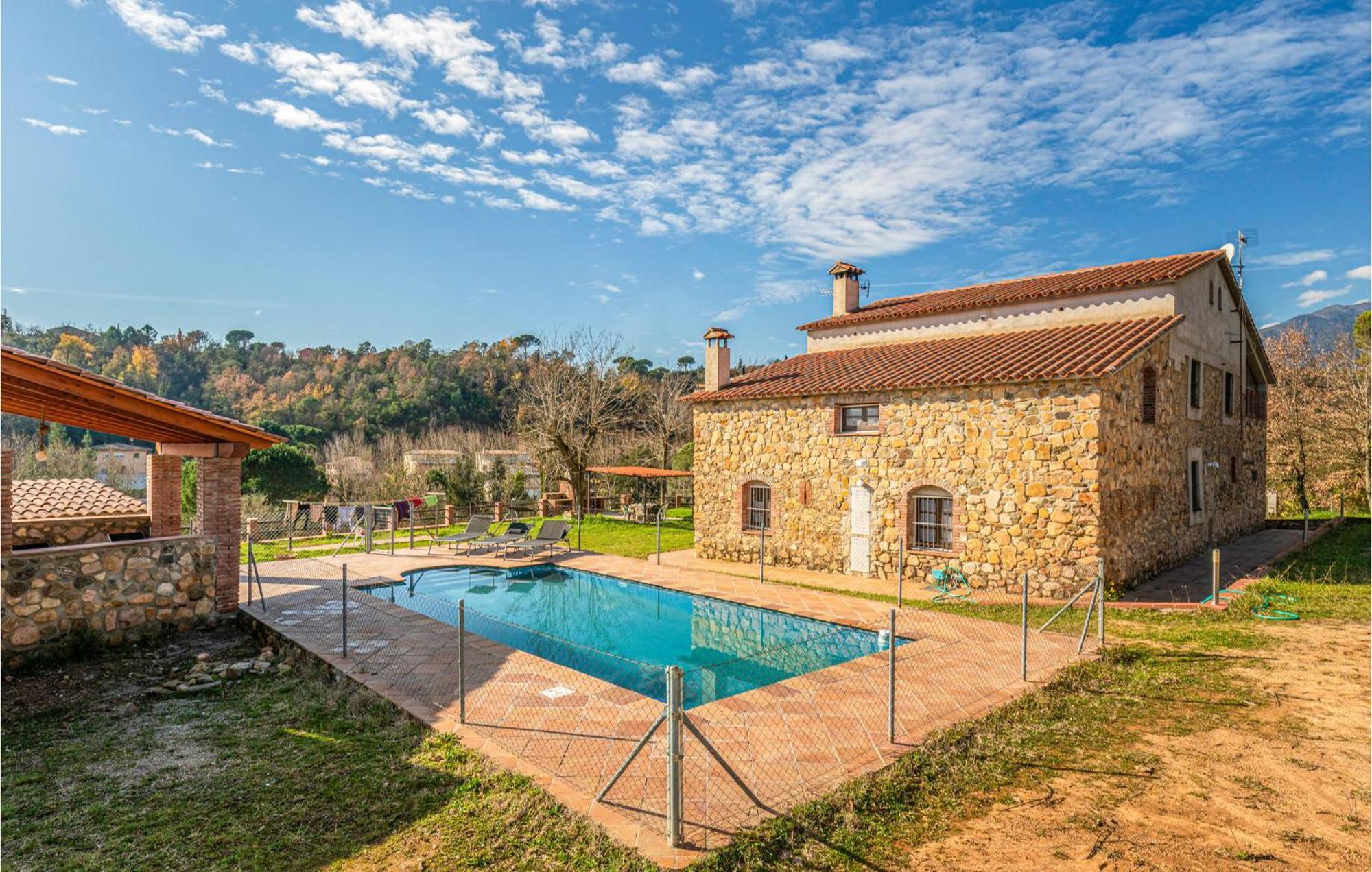 Awesome Home In Riells I Viabrea With Wifi Breda ภายนอก รูปภาพ