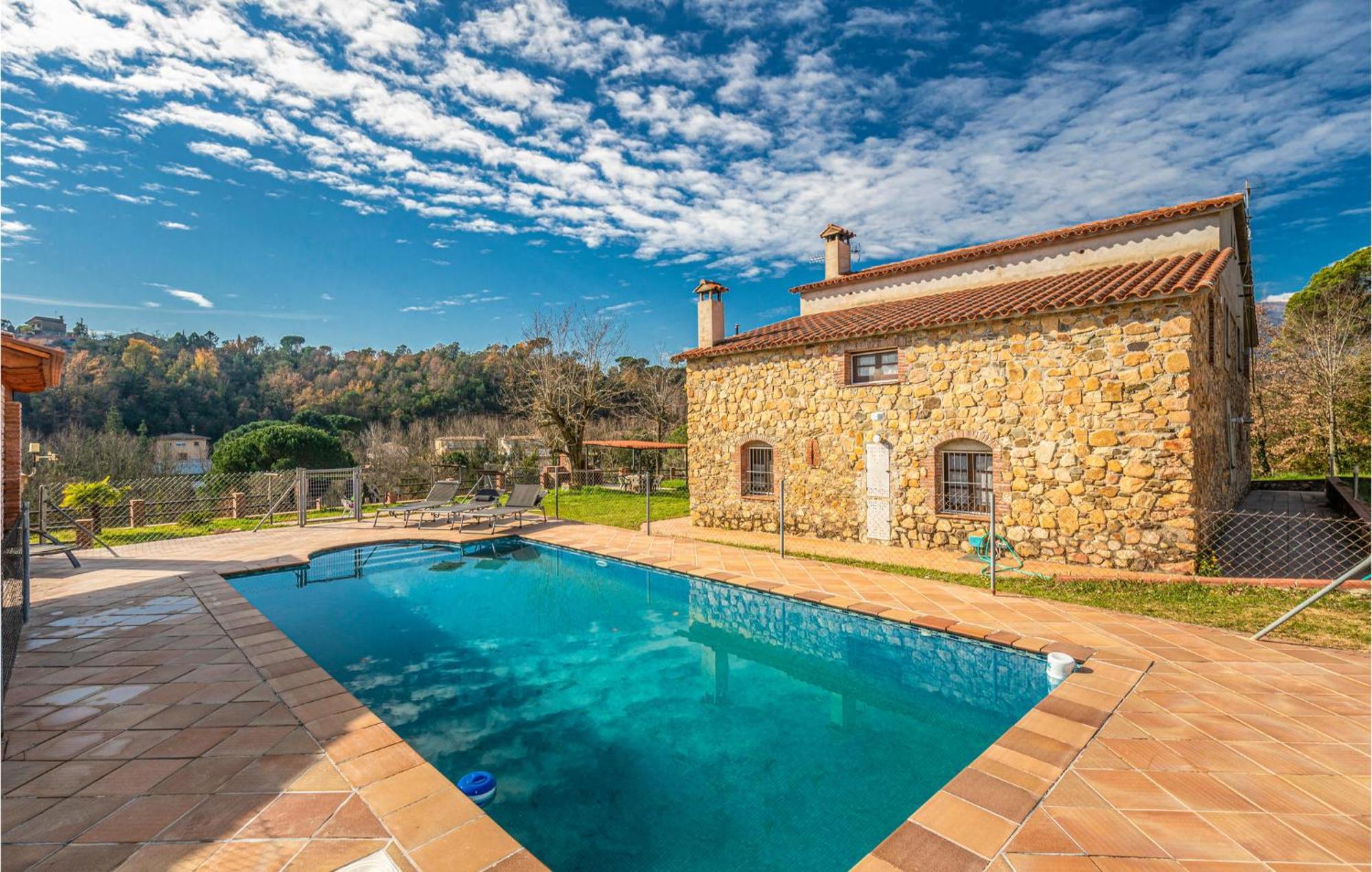 Awesome Home In Riells I Viabrea With Wifi Breda ภายนอก รูปภาพ