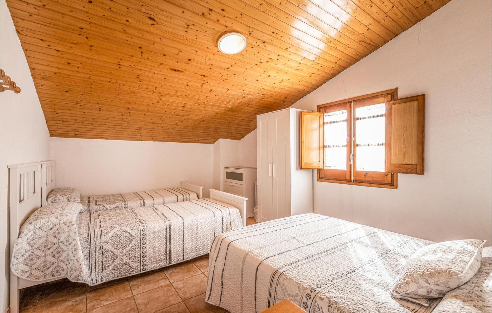 Awesome Home In Riells I Viabrea With Wifi Breda ภายนอก รูปภาพ